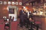 Le bar de l'hôtel Fouquet's à Paris
