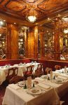 Restaurants l'Alsace à Paris 8e - la salle à manger de cette vaste brasserie des Champs Elysées 