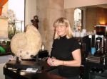 Photo Restaurant Paris Les Petites Sorcières - Ghislaine Arrabian, talentueuse cuisinière de ce bistro réputé et très fréquenté 