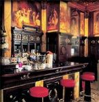 Restaurant le Bar Romain à Paris 9e - le fameux bar avec la fresque romaine de ce resto réputé pour ses tartares 