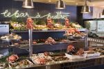 Photo du restaurant Paris le Bar a huitres Wagram 75017 - le grand banc de fruits de mer, avec des huitres, des coquillages et des  crustacés très frais 