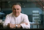 Dominique Bouchet chef cuisinier de ce restaurant parisien chic et réputé 