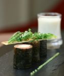 Photo Restaurant Paris le Cafe lumiere - Le fameux maki à la chair de crabe et au radis croquant  