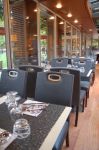 Restaurant Café Reale aux Tuileries à Paris 1er  - une salle à manger claire et aérée pour les jours de pluie 