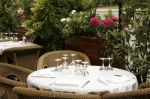 Restaurant Auberge Dab à Paris 16e - une brasserie avec un superbe et vaste terrasse bucolique 
