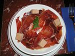 Restaurant l'Ecluse Saint Honore à Paris 1er - l'assiette de jambon serrano, l'un des star de la carte de ce resto bar à vins 