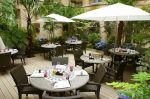 Photo restaurant Paris le Cafe faubourg  75008 -  la belle terrasse patio du resto de l'élégant hotel sofitel Faubourg 