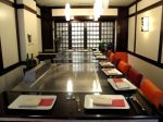 Restaurant Chez Hanafousa à paris 6e : la salle à manger avec les fameux Teppen Yakis 