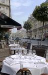 Photo Restaurant Paris Harold 75008 - La belle terrasse d'angle, avec vue sur la Tour Eiffel 