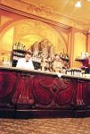 Restaurant La Brasserie Julien à Paris 10e  - le joli comptoir art déco de cette institution parisienne 