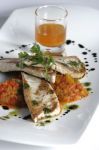 Photo restaurant Paris l'ostreade  à Montparnasse  - ses fameux filets de rouget et ratatouille 