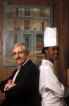 Photo du Restaurant 144 Petrossian à Paris 7e - Armen Petrossian le patron de la maison et Rougui Dia la cuisinière 