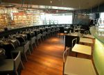 Vue sur la salle du restaurant Publicis Drugstore à Paris 8e