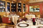 Photo restaurant Paris Michel Rostang - la salle a manger de ce restaurant double étoilé au Michelin 