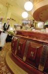 Restaurant le Terminus Nord à Paris 10e  - le joli comptoir de cette brasserie emblématique de la gare du Nord  
