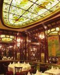 Photo du restaurant Vagenende à Paris 6e - Vue sur la superbe salle à manger style Art Déco et sa belle verrière 