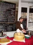 Photo restaurant Paris Variations - le chef en train de préparer les fameuses pates au parmesan