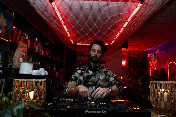 Bazurto restaurant dj