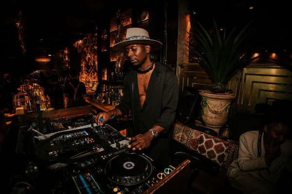 manko restaurant paris dj