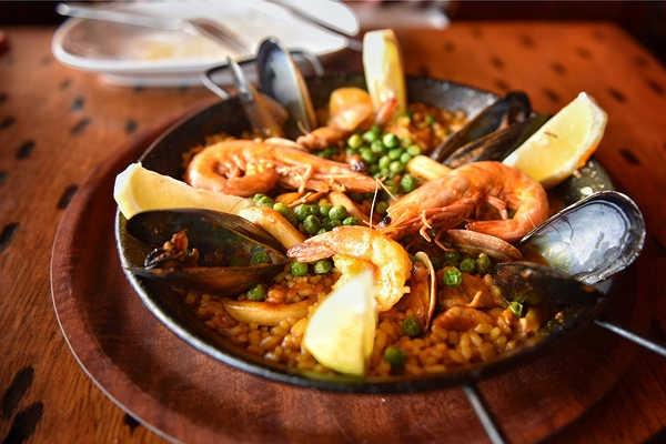 derrick catalan resraurant paris 75015 paella