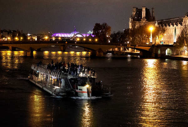 bateaux parisiens promenade nuit