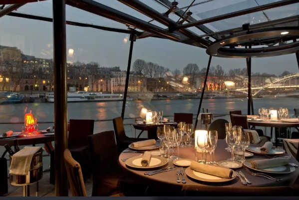 bateaux parisiens salle nuit