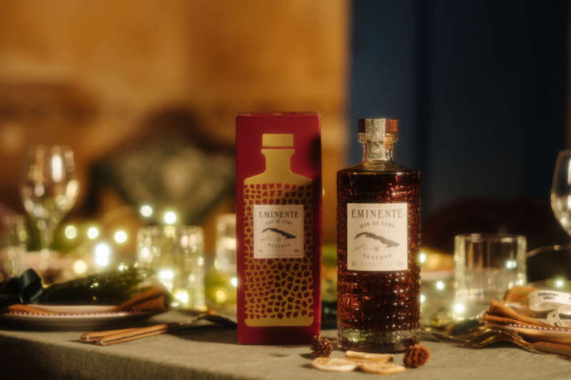 Rhum cubain Eminente en tenue de fête