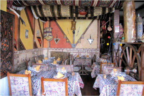 L'Atlantide restaurant berbere avec coucous et tajine s1