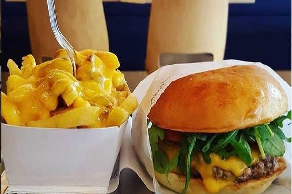 B & M Burgers,  un resto spécialisés dans les burgers