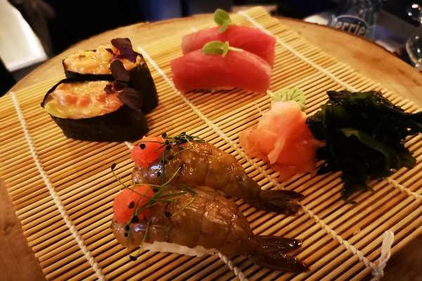 seafood restaurant paris sushi