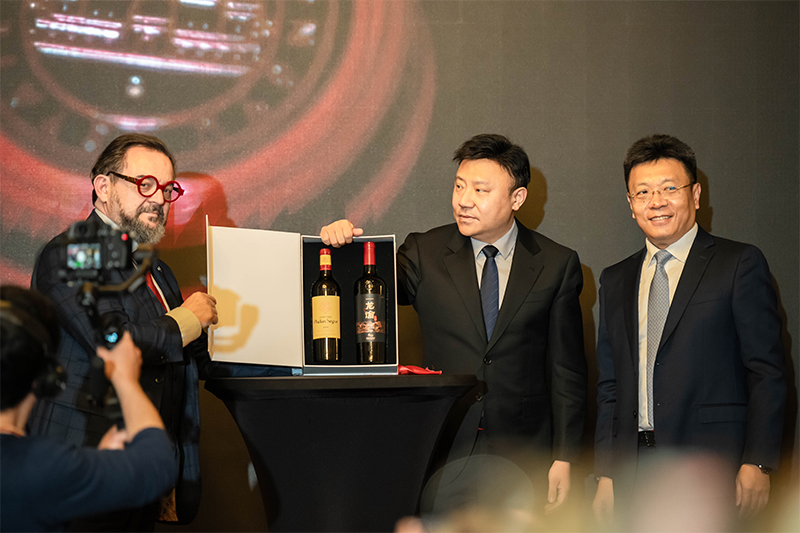 Fabrice SOMMIER, GONG Haitao, et WANG Lei