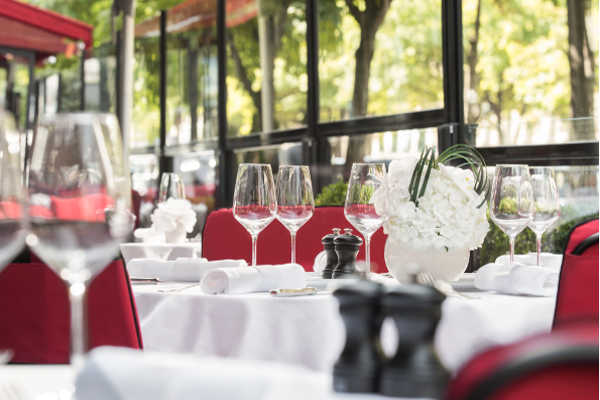 Le Fouquet s restaurant à Paris Champs Elysées la terrasse