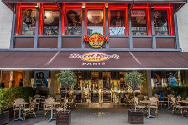 Les burgers à la mode des US du Hard Rock Café à Paris