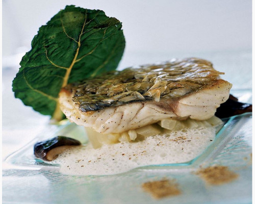 Guy Savoy le bar en écailles grillées