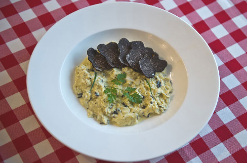 au petit tonneau la brouillade aux truffes d'été