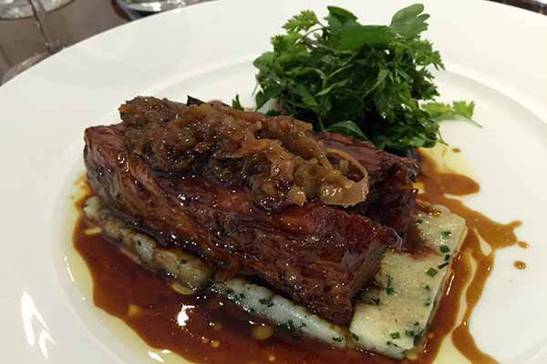 Aux Amis, la poitrine de veau confite 