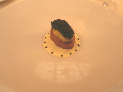 Menu Caviar au Vernet, la Charlotte cuite au four, Caviar Esturgeon blanc et crème aigrelette