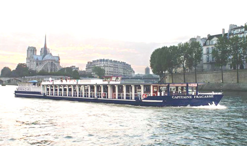 Dîner Croisière sur la Seine à Paris, à bord du Capitaine Fracasse