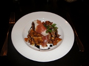 Restaurant Home In Paris 75007 Paris - La poêlée de girolles