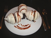 Restaurant Home In Paris 75007 Paris. Les meringues au chocolat