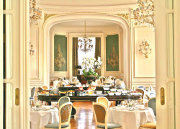 Restaurant l'Opéra à l'hôtel Mont Royal à Chantilly - la salle à manger