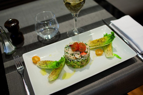 Restaurant Touch In 75009 Paris : le tartare d’avocat à l’huile d’amande douce et chair de tourteaux