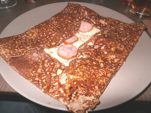 Crêperie Paris Breizh, galette de sarrasin à la saucisse