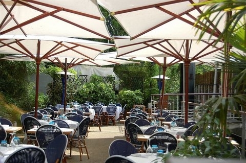 River Café, un restaurant avec une superbe terrasse 