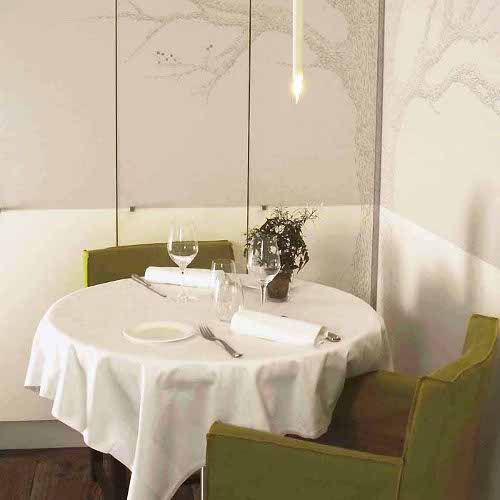 Restaurant La Bigarrade à Paris 17e - gros plan sur une table 