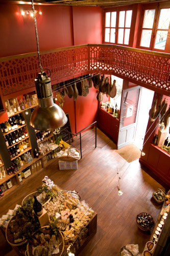 A loghja, épicerie fine Corse à Paris 5e - jambon, charcuteries, vins, fromages sont à l'honneur 