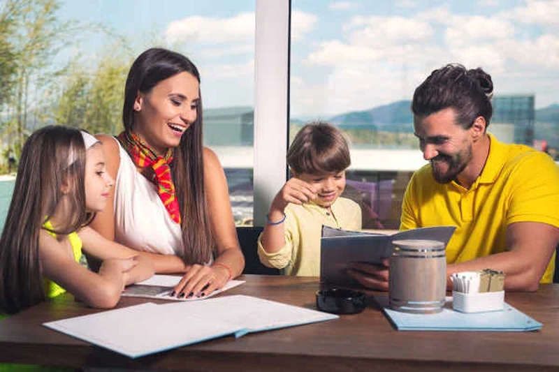 Nos 10 meilleurs déjeuners croisière, restaurants  et soirées Fête des Mères 2026 à Paris