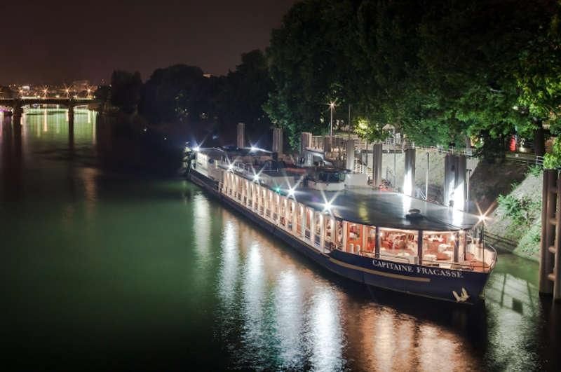 Le Capitaine Fracasse, Bateau restaurant sur la Seine à Paris