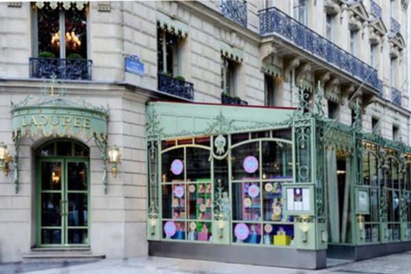 réveillon du Nouvel An chez Ladurée Champs Elysées