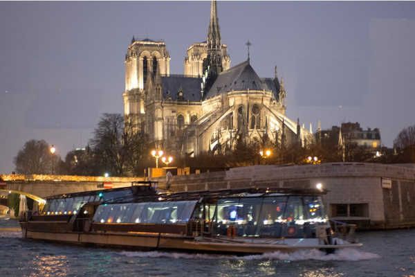 Dîners Croisière Bateaux Parisiens